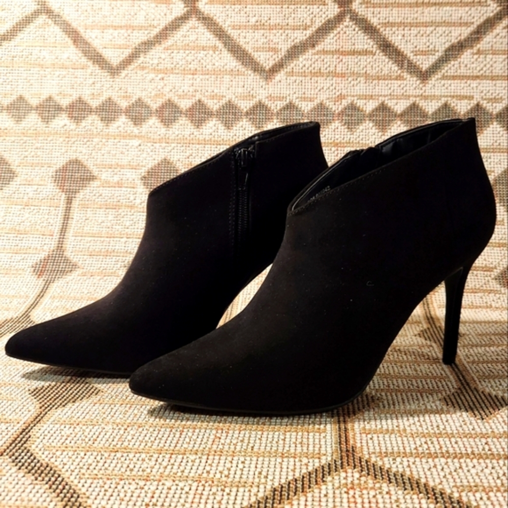Brand: Journee, Style: Demmi, Size: 8.5M, Color: Black